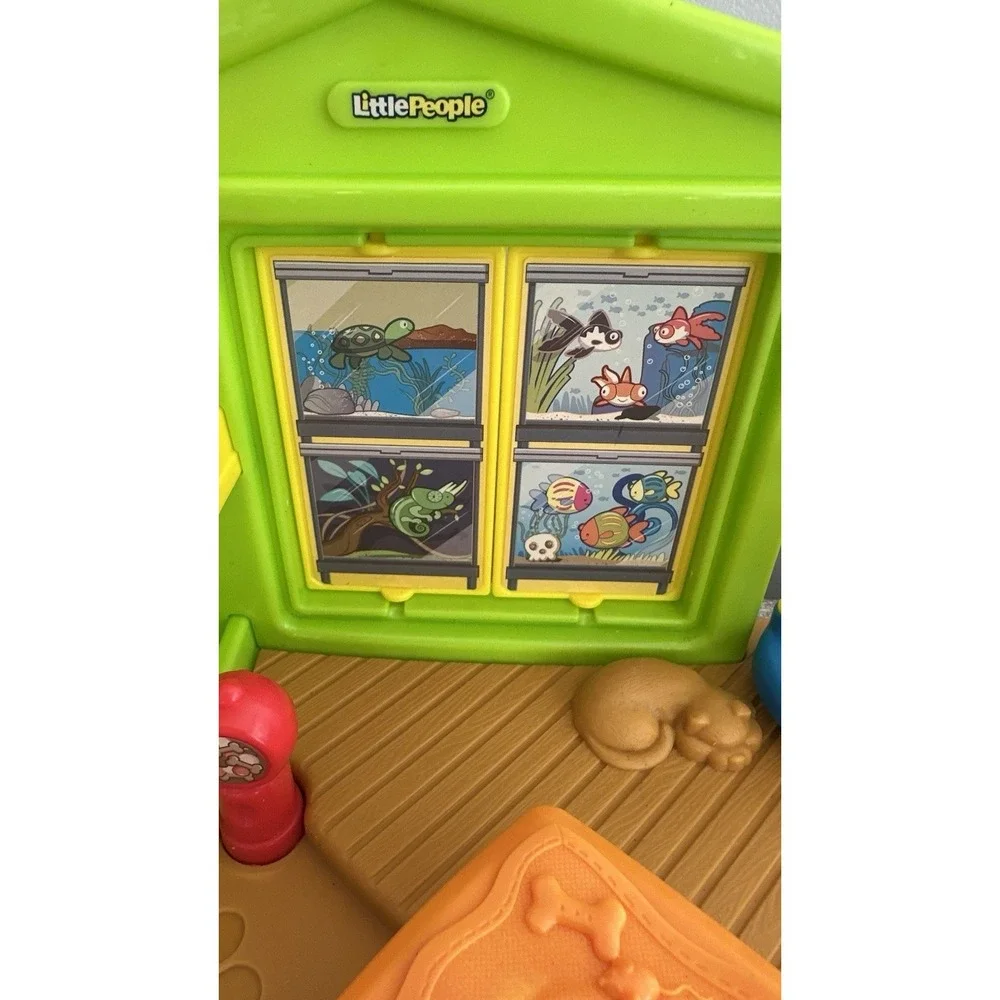 Fisher Price Little People Vet Center Pet Animal Clinic Grooming